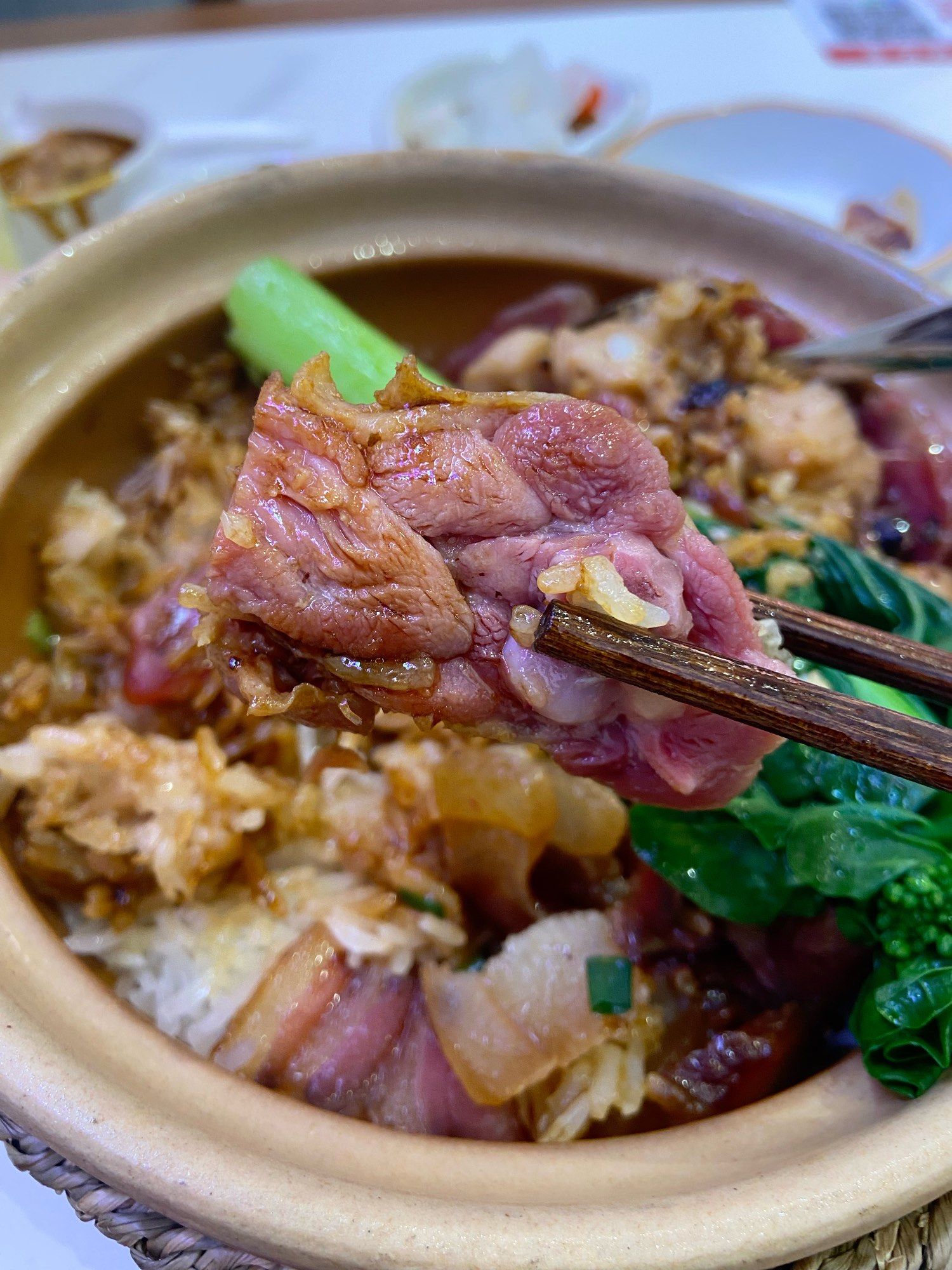 煲仔饭 

腊味四宝煲仔饭,四宝:排骨,腊肠,腊肉,咸鸭,还搭帕怂