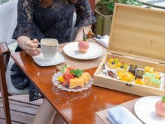 -百灵希尔顿逸林酒店大堂吧