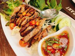 烤猪颈肉-Chom Cafe and Restaurant