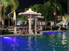 -皇马海口湾海景酒店(万绿园秀英港店)