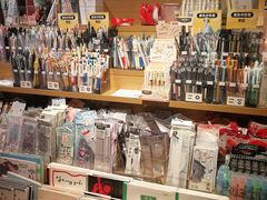 -九木杂物社(新奥购物中心店)