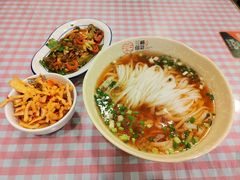 酱辣椒鸡丝汤粉-刘氏三和面馆