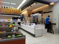 -全家便利店(江湾镇站店)