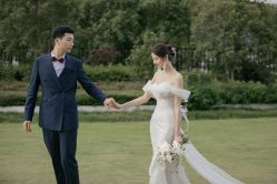 点击看大图 -Renee芮亦婚纱