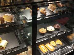 面包甜点陈列柜-星巴克(无锡高铁站店)