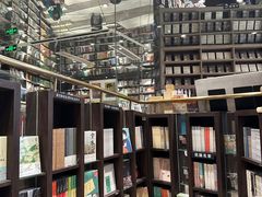 -钟书阁(群光广场店)