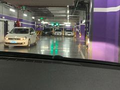 -白玉兰广场停车场