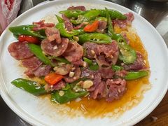 土家炒香肠-芦茨金富饭庄·25年老字号·专做稻草鸡