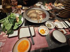 -牛YO寿喜烧·铁板烧和牛火锅自助(市府恒隆店)