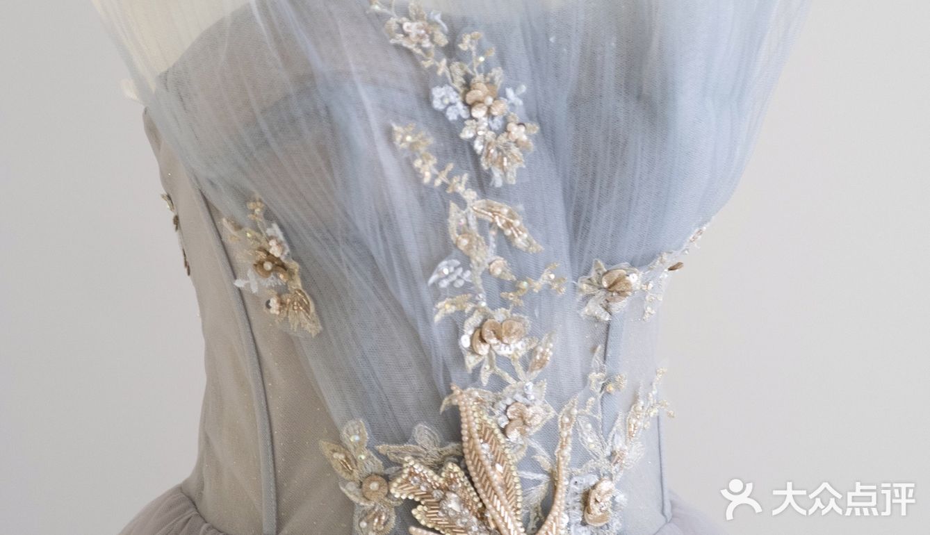 被新娘夸爆的神仙礼服，真的太显白显气质了[爱心]✨