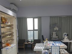 -视野联行眼镜•蔡司•依视路(温江店)