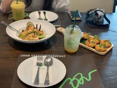 -Chom Cafe and Restaurant