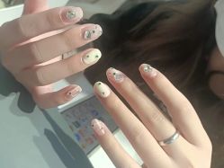 -UGIRL有个美甲