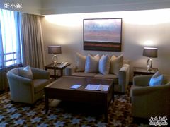 客厅沙发-上海波特曼丽思卡尔顿酒店