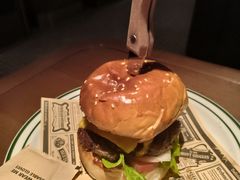 洛杉矶双重车达芝士牛肉汉堡-J·one Bistro吉萬酒厨·牛排