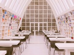 -钟书阁(松江泰晤士小镇店)