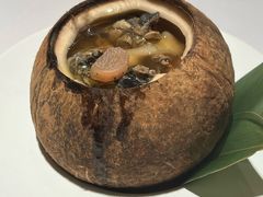 原只椰炖乌鸡汤-汤城小厨•粤菜•靓汤(苏州街店)