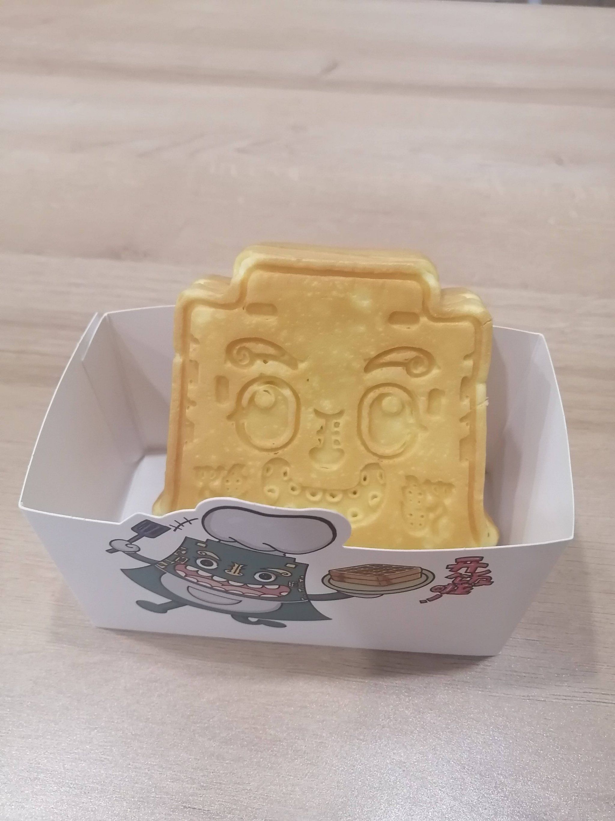 一进来,就被这里的文创氛围吸引,墙上的装饰,餐具都蕴含着历史文化