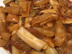 葱烧蹄筋-闫府私房菜·百年鲁菜(恒隆店)