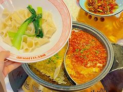 -阿瓦山寨·湘菜现炒·剁椒鱼头王(咸阳总店)