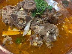 -虾弄弄海派小龙虾·牛羊蝎子火锅