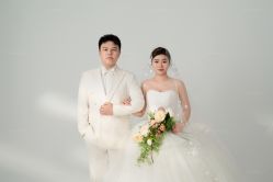 -雪中彩影婚纱摄影·微光艺术中心