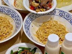 -李与白包子铺(桐梓林店)