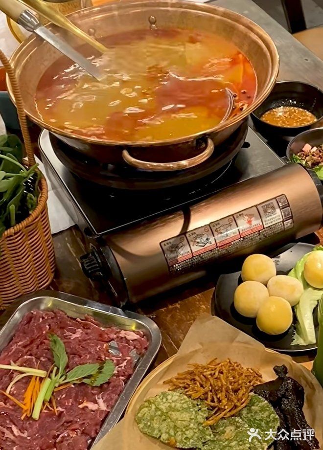 🔥贵阳酸爽秘境！贵美人牛肉火锅，绝了～🥩