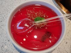 鲜火龙果冰粉-老佛爷铜炉蛙锅(海岸城店)