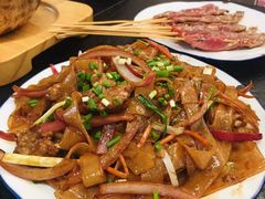 -何妹湿辣牛肉·粤式烧烤砂煲(桂雅路店)