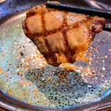 第一次在电车里吃烤肉太有意思了