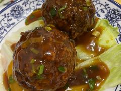 鸭蛋黄狮子头-春水锅贴·传统鲁菜(大明湖店)