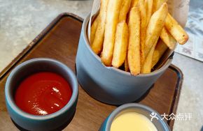 Crispy Fried Potato Strips with Cheddar Cheese Sauce