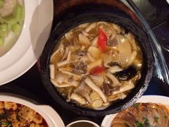 石锅真菌全家福-宝轩渔府·老字号海鲜·正宗津菜(水上店)