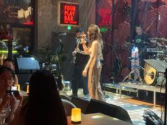 -FOUR PLAY BAR