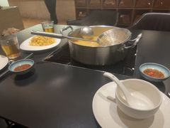-鲜入唯煮·港式海鲜牛肉火锅(金宝街店)