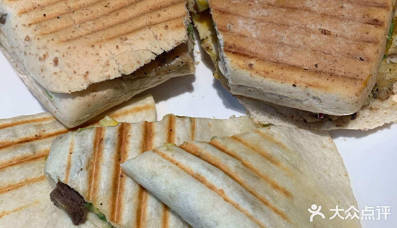 这是第一次吃四季轻食，之前伙伴对他家的评价又好又不好