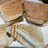 这是第一次吃四季轻食，之前伙伴对他家的评价又好又不好
