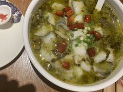 -渝是乎酸菜鱼(龙旗购物中心店)