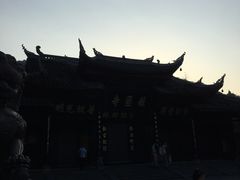 -峨眉山报国寺
