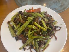 茶树菇炒牛柳-牧羊餐厅
