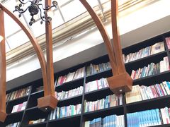 -钟书阁(松江泰晤士小镇店)