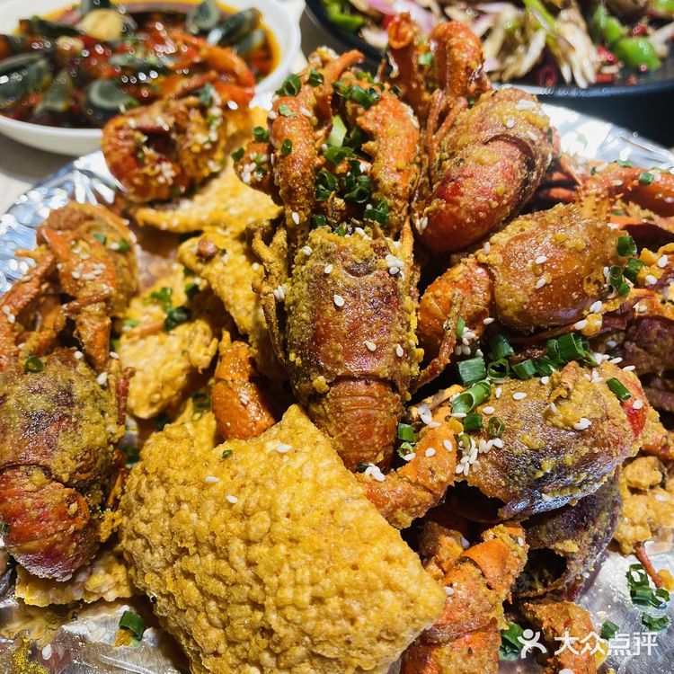 美味炸裂的小龙虾夜排档盛宴