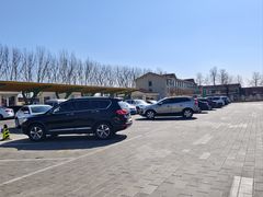 -窦店服务区-停车场