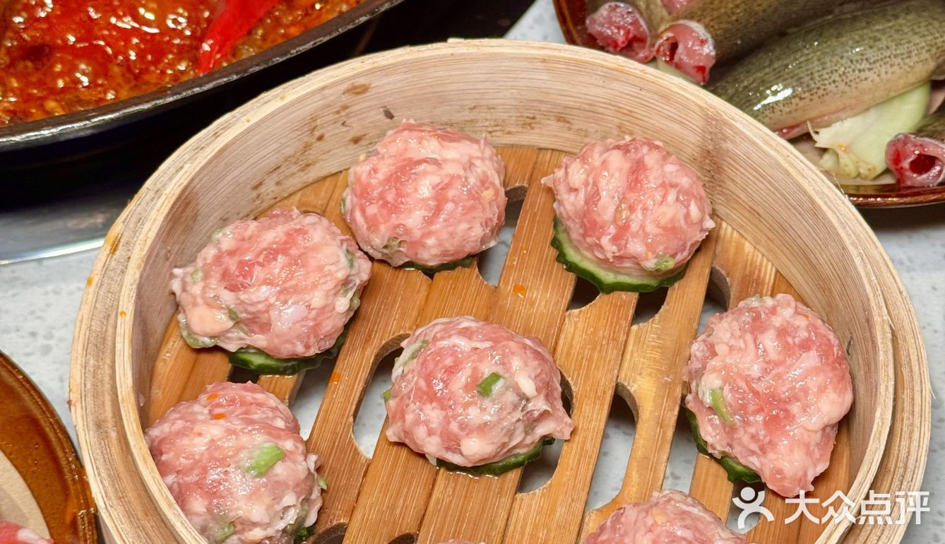 《成都排队王！这社区火锅凭啥让本地人狂炫？》