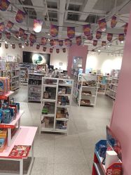 -嗨本可潮玩仓(大兴大悦春风里店)