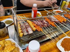 -哈尔滨小酒馆·鲜肉现穿自助烧烤(康新花园店)