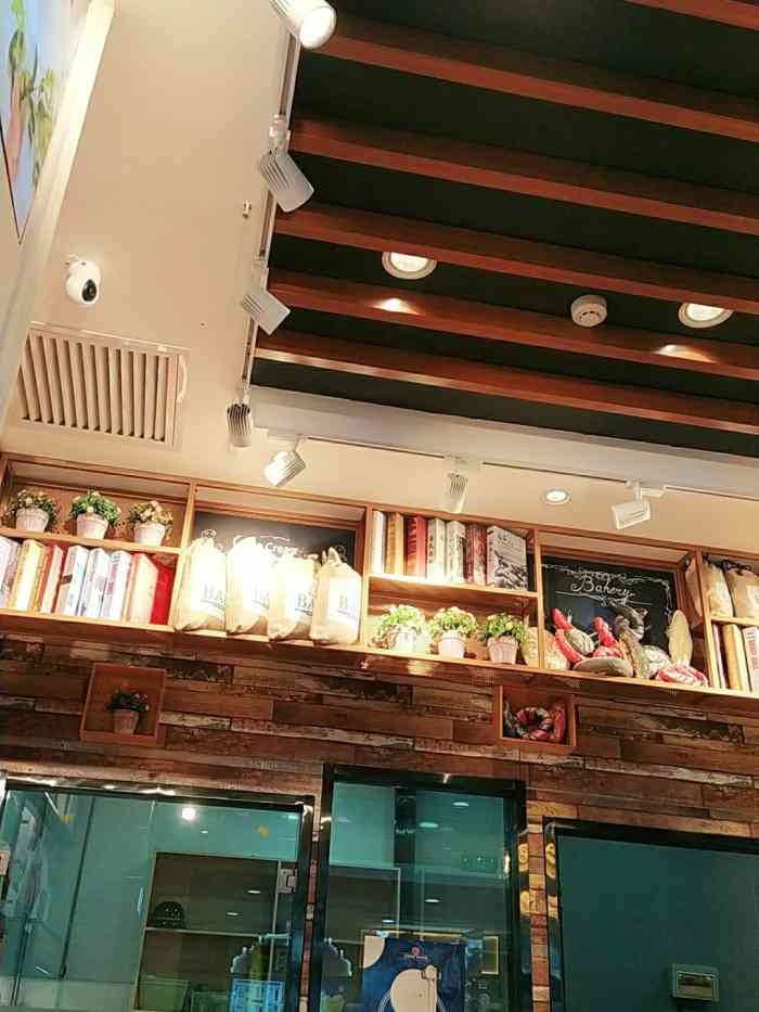 乔治·香颂蛋糕(太古小镇店)-"二话不对就涨价[呲牙]小泡芙之前买的2.