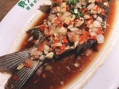 香酥大鲫鱼-费大厨辣椒炒肉(万家丽一店)