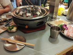 -围炉肉舍•炭烤活鳗•丹东海鲜烤肉(步行街店)